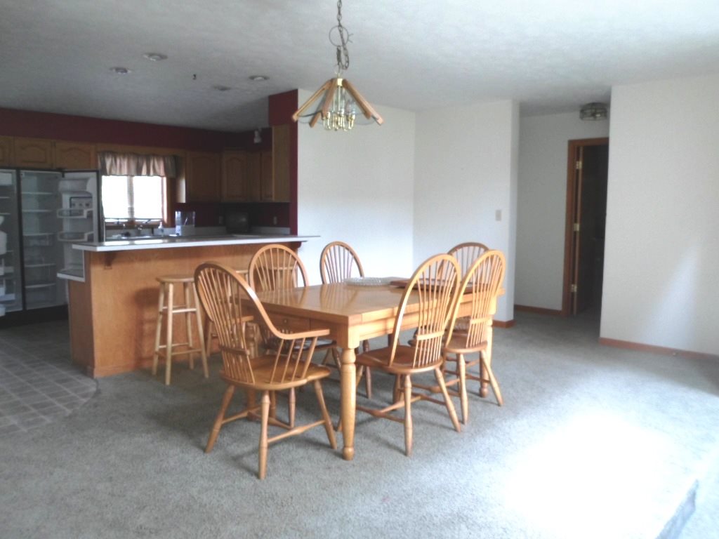 1504 Cardinal Circle Rochester, IN 46975 - Photo 3 of 16