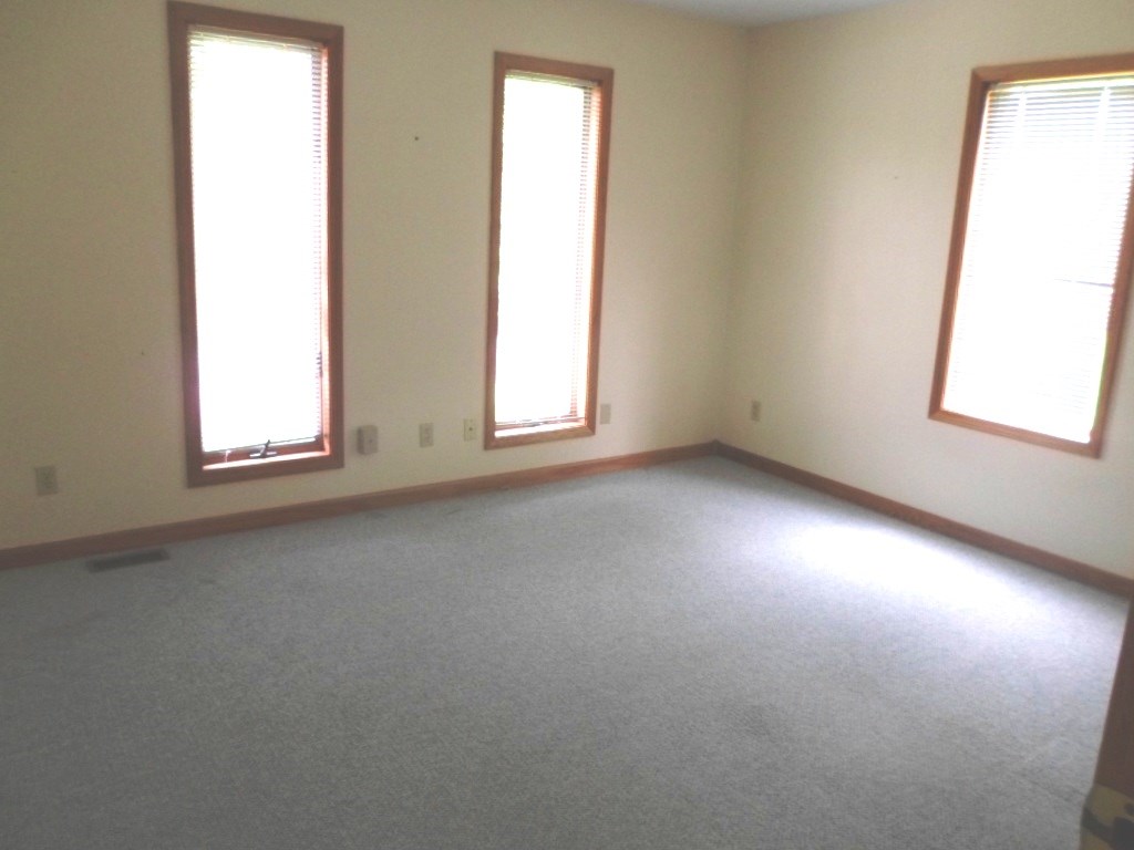 1504 Cardinal Circle Rochester, IN 46975 - Photo 8 of 16