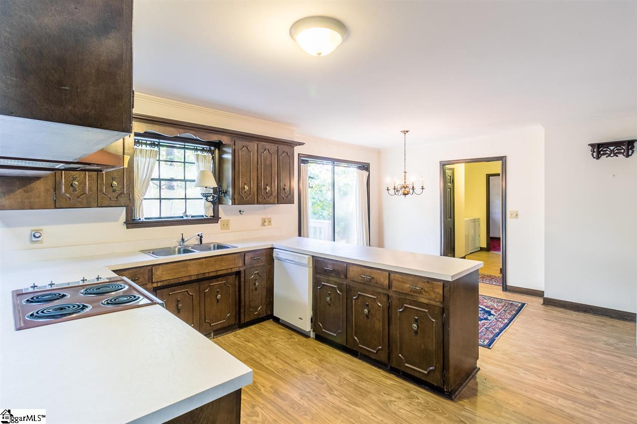207 Stone Ridge Road Greer, SC 29650 - Photo 6 of 31 Gallery Image 6