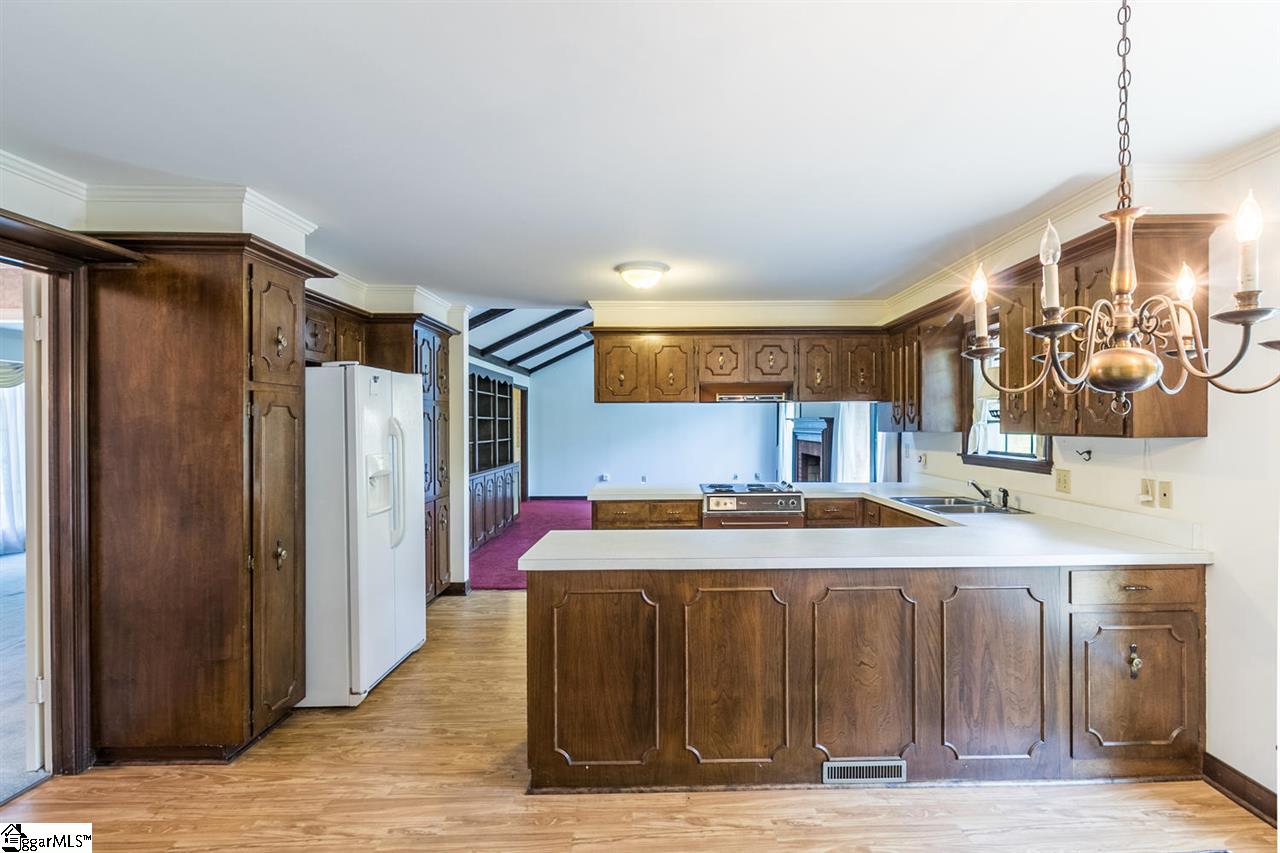 207 Stone Ridge Road Greer, SC 29650 - Photo 7 of 31 Gallery Image 7