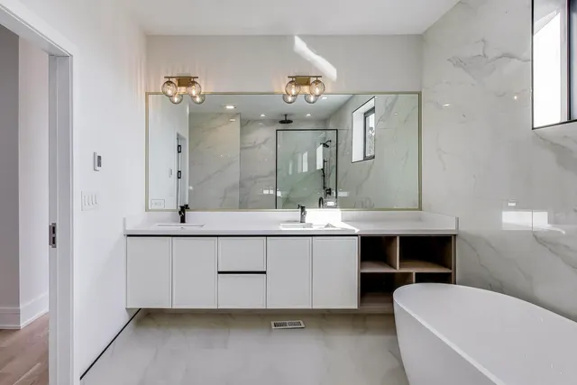 $649,000 | 2307 West Foster Avenue, Unit 2, Chicago, IL 60625