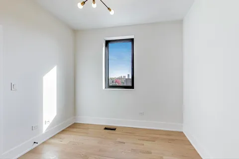 $649,000 | 2307 West Foster Avenue, Unit 2, Chicago, IL 60625