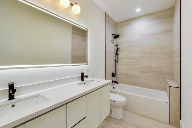 $649,000 | 2307 West Foster Avenue, Unit 2, Chicago, IL 60625