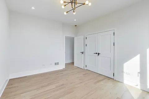 $649,000 | 2307 West Foster Avenue, Unit 2, Chicago, IL 60625