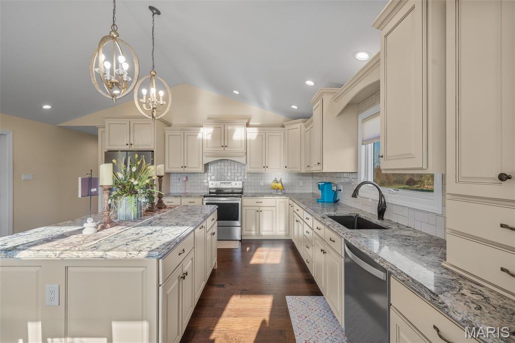 1006 Stone Creek Road Farmington, MO 63640 - Photo 11 of 61