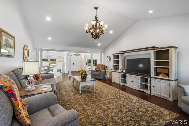 $699,900 | 1006 Stone Creek Road, Farmington, MO 63640