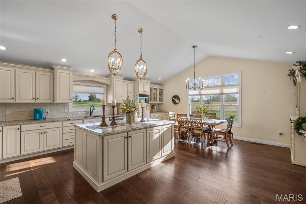 1006 Stone Creek Road Farmington, MO 63640 - Photo 9 of 61