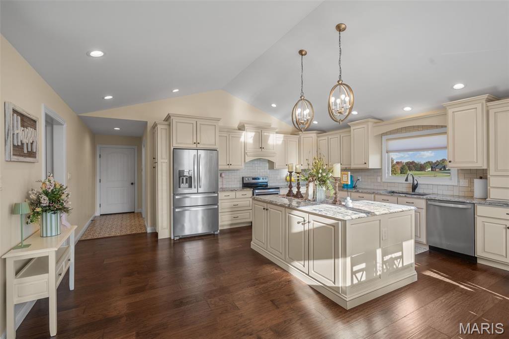 1006 Stone Creek Road Farmington, MO 63640 - Photo 10 of 61