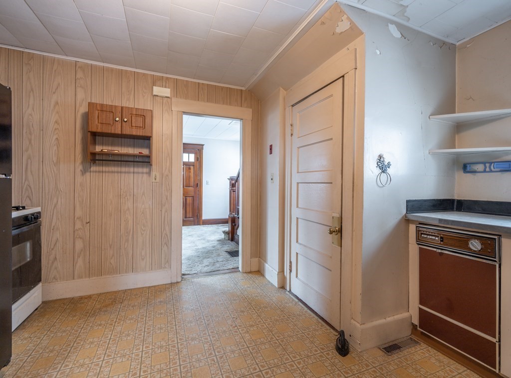 908 Bridge Road Northampton, MA 01060 - Photo 8 of 38 Gallery Image 8