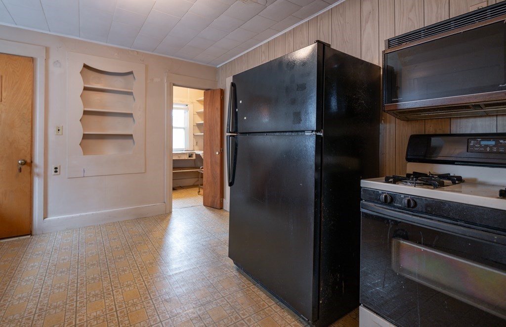 908 Bridge Road Northampton, MA 01060 - Photo 9 of 38 Gallery Image 9