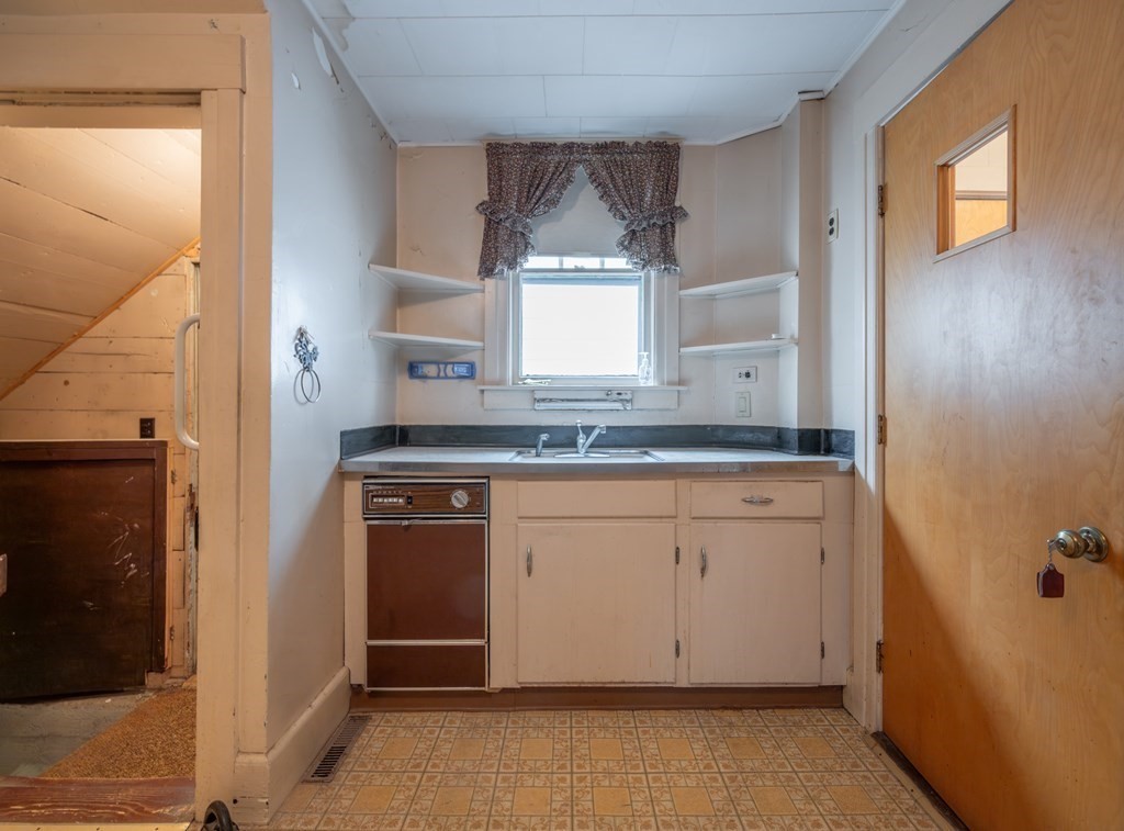 908 Bridge Road Northampton, MA 01060 - Photo 10 of 38 Gallery Image 10