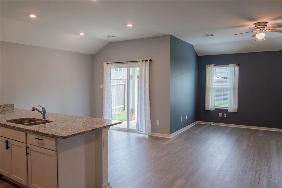 6021 Toby Bend Bryan, TX 77807 - Photo 5 of 20