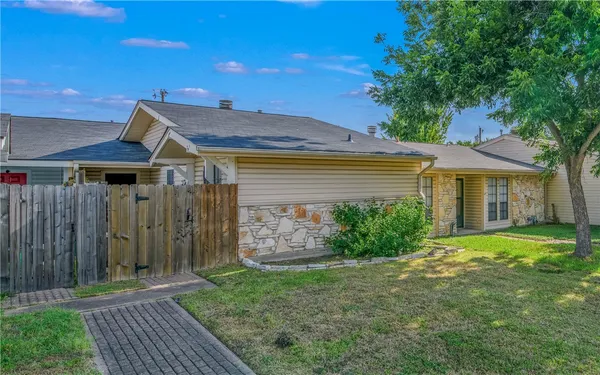 $1,300 | 2521 Longmire Drive, College Station, TX 77845