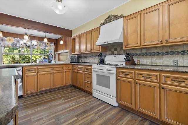 $485,000 | 905 North Carter Street, Genoa City, WI 53128