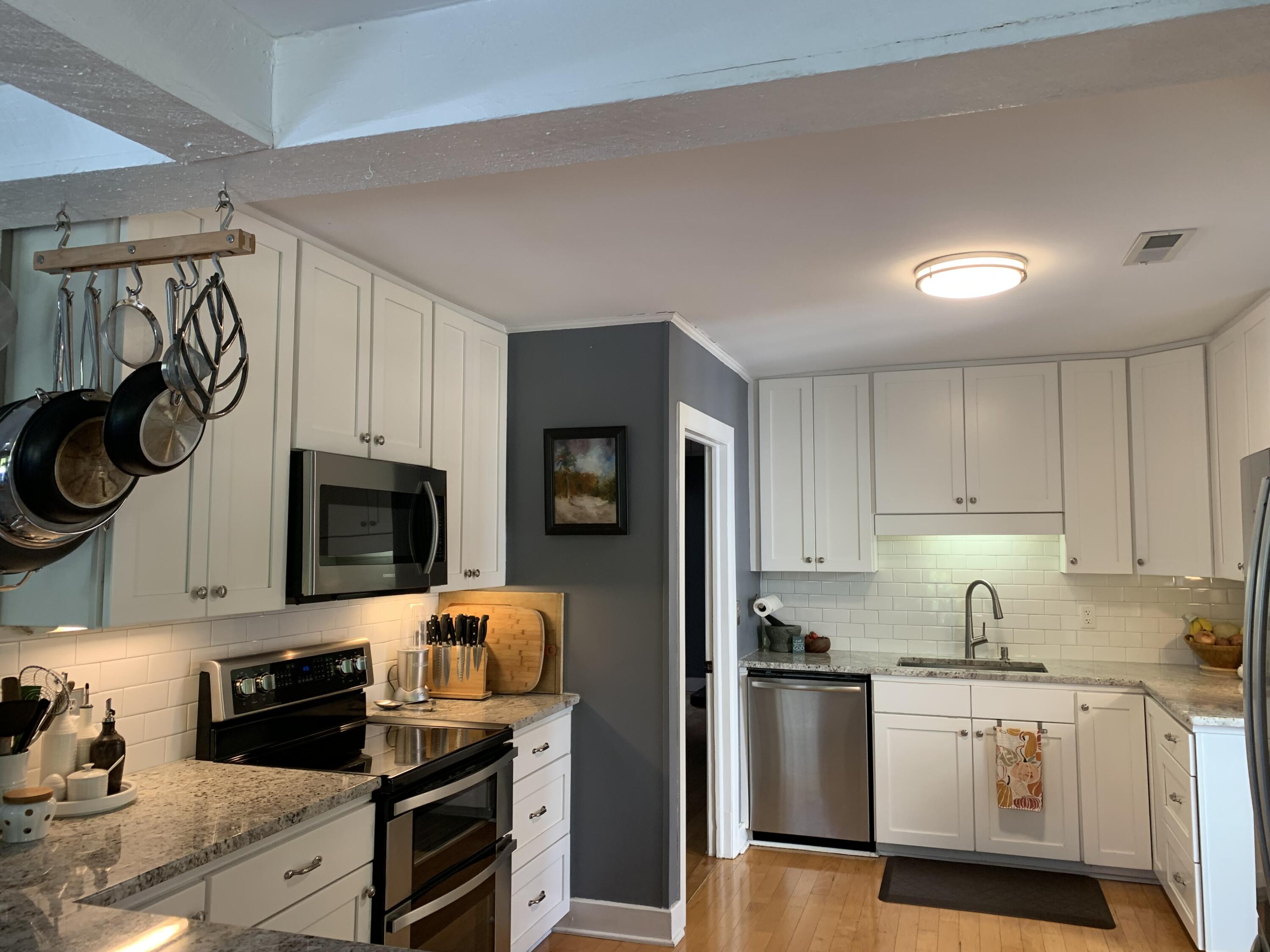 734 Powhatan Avenue Mount Pleasant, SC 29464 - Photo 8 of 13 Kitchen