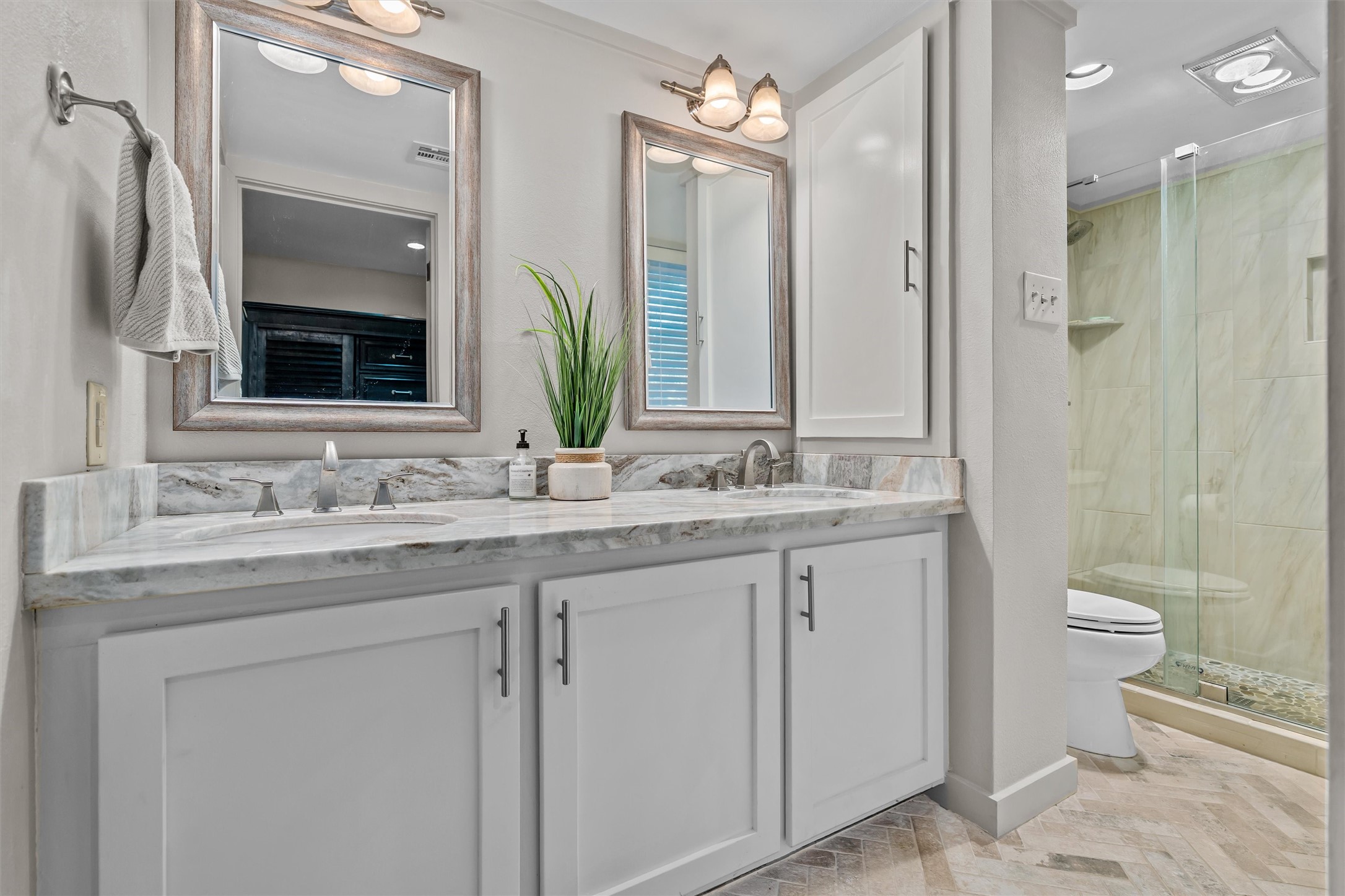 246 Watch Hill Road Brookeland, TX 75931 - Photo 21 of 45 Primary bath