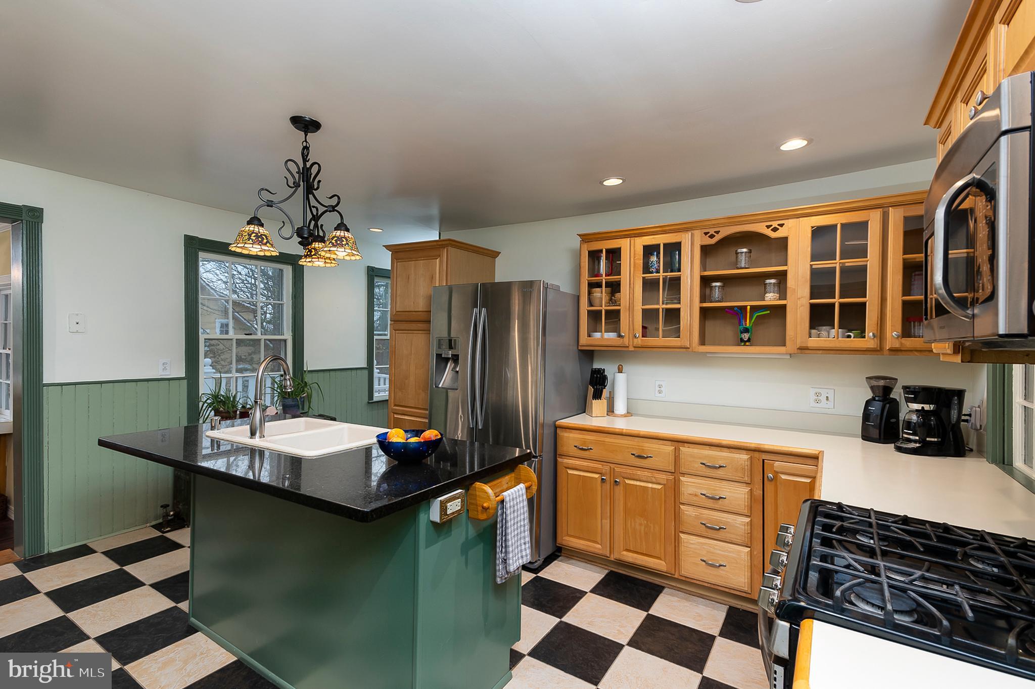 1532 South Rolling Road Baltimore, MD 21227 - Photo 17 of 37 Kitchen