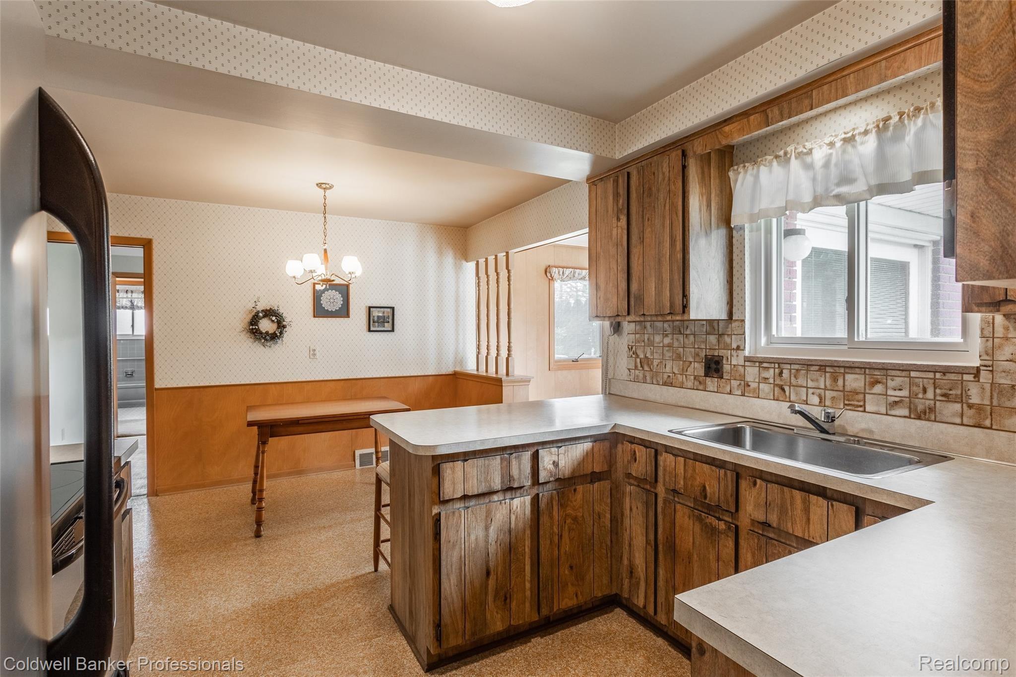 11128 Racine Road Warren, MI 48093 - Photo 10 of 27 Racine-22.jpg