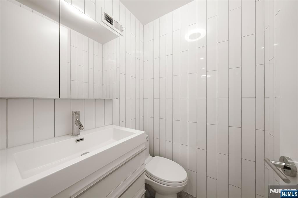 1077 River Road, Unit PH 13 Edgewater, NJ 07020 - Photo 9 of 20