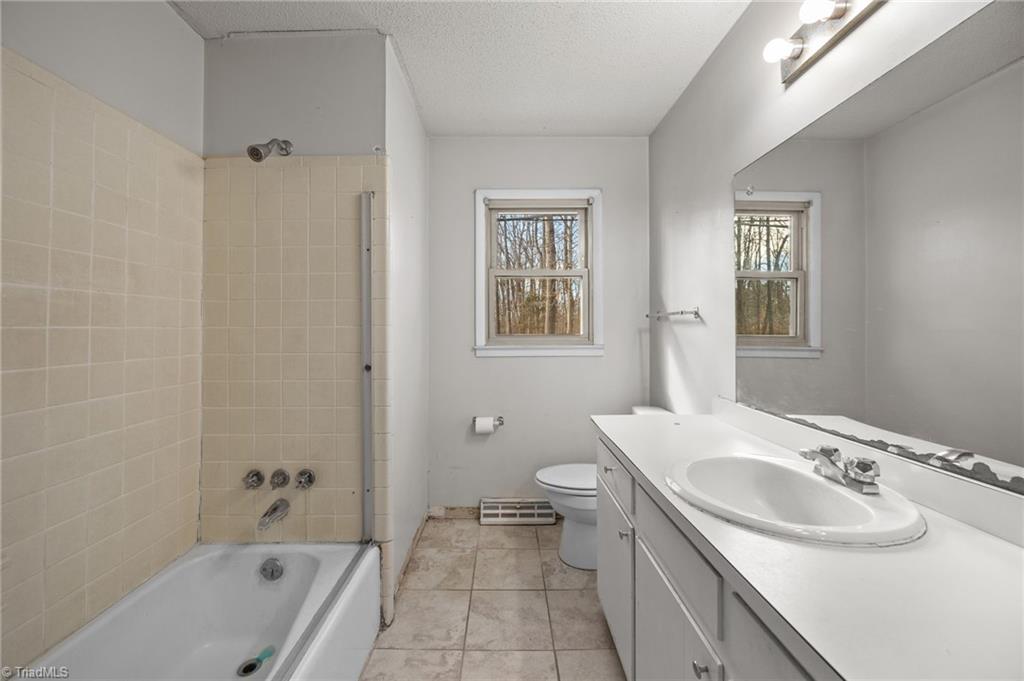 2330 Alamance Church Road Greensboro, NC 27406 - Photo 13 of 37