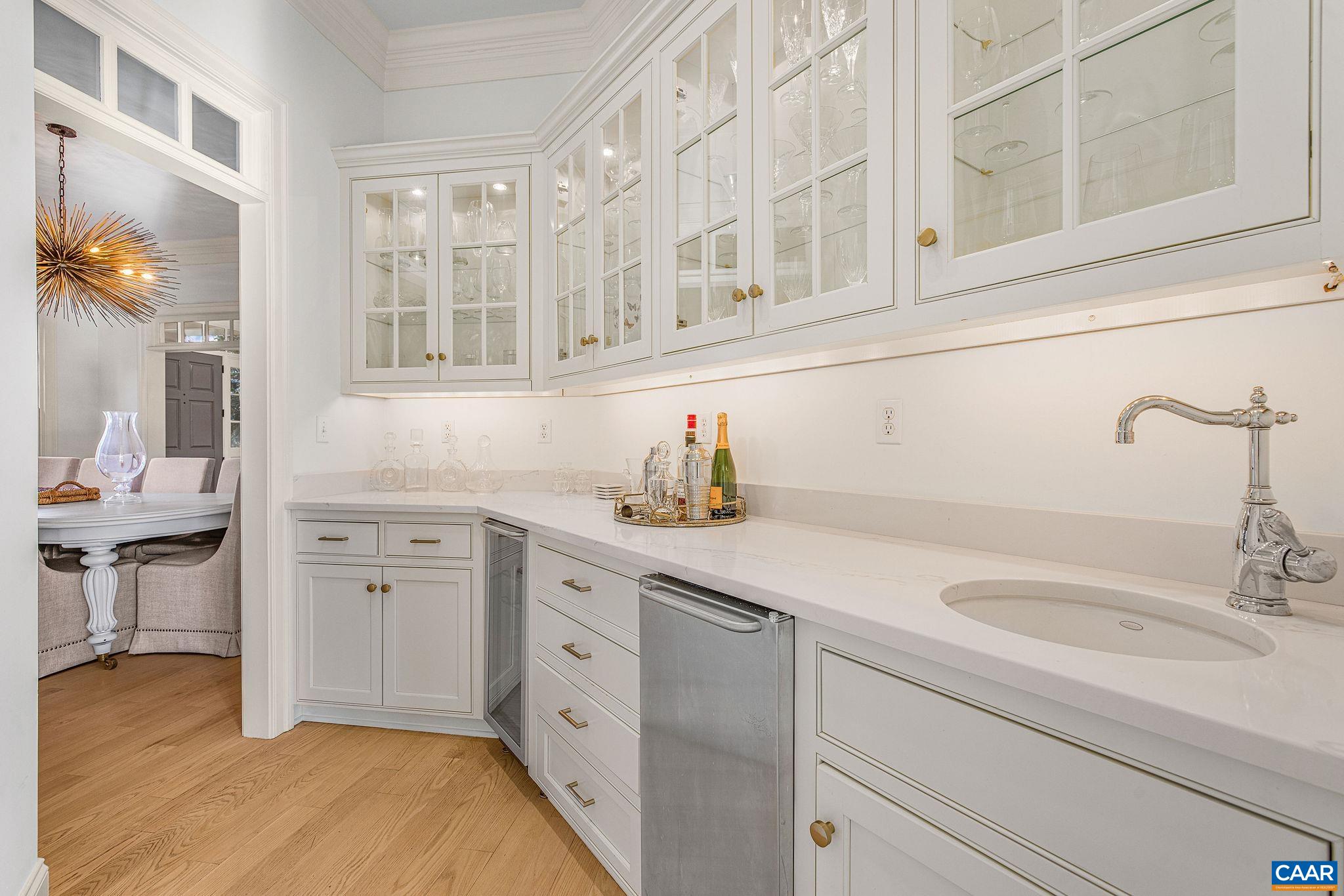 585 Ragged Mountain Drive Charlottesville, VA 22903 - Photo 13 of 72 Butler's Pantry btw the dining room and kitchen