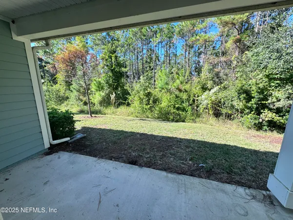 a view of a house with backyard and garden