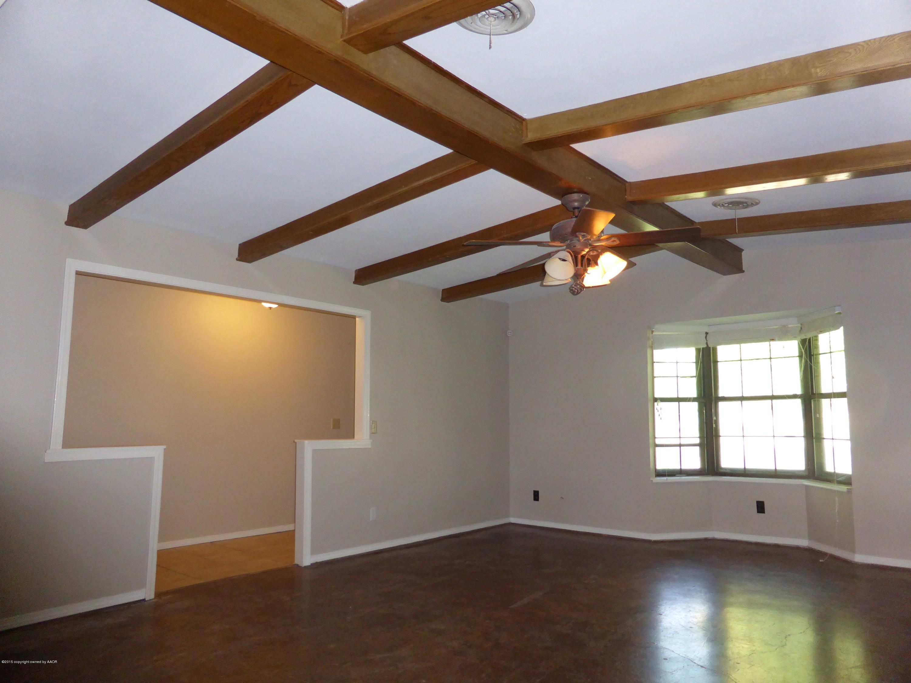 6007 Rutgers Street Amarillo, TX 79109 - Photo 2 of 21 living room