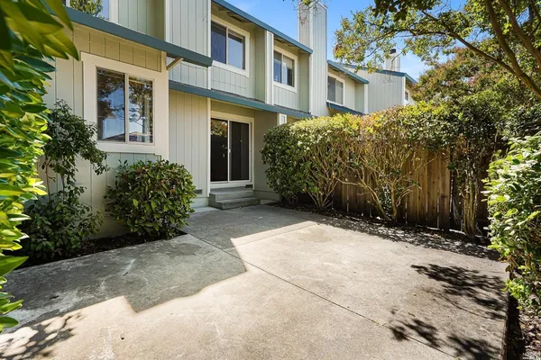 $3,275 | 7 Meridian Circle, Rohnert Park, CA 94928