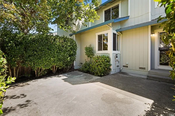 $3,275 | 7 Meridian Circle, Rohnert Park, CA 94928