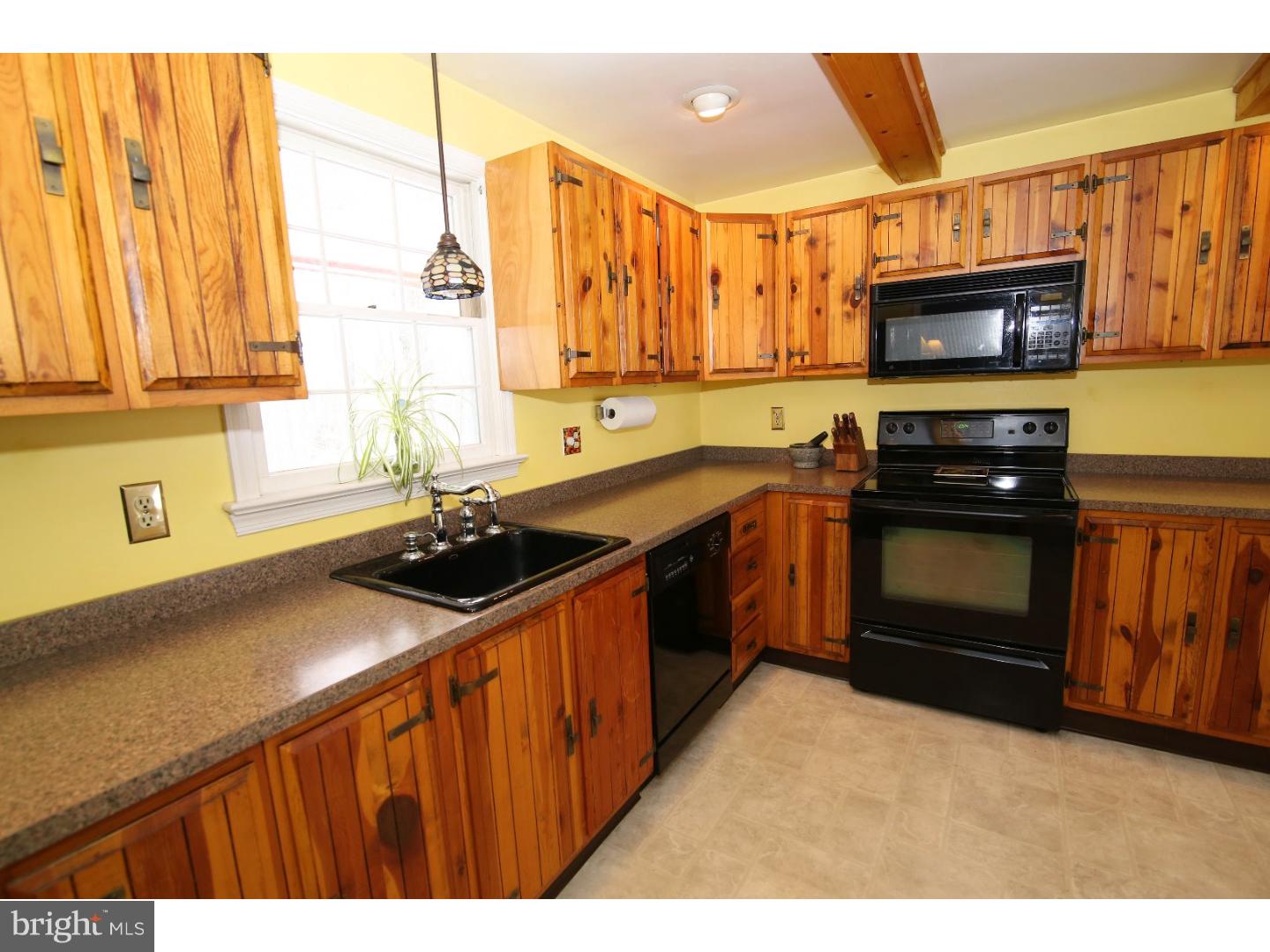 12 Edgewood Road Boyertown, PA 19512 - Photo 11 of 23 Kitchen