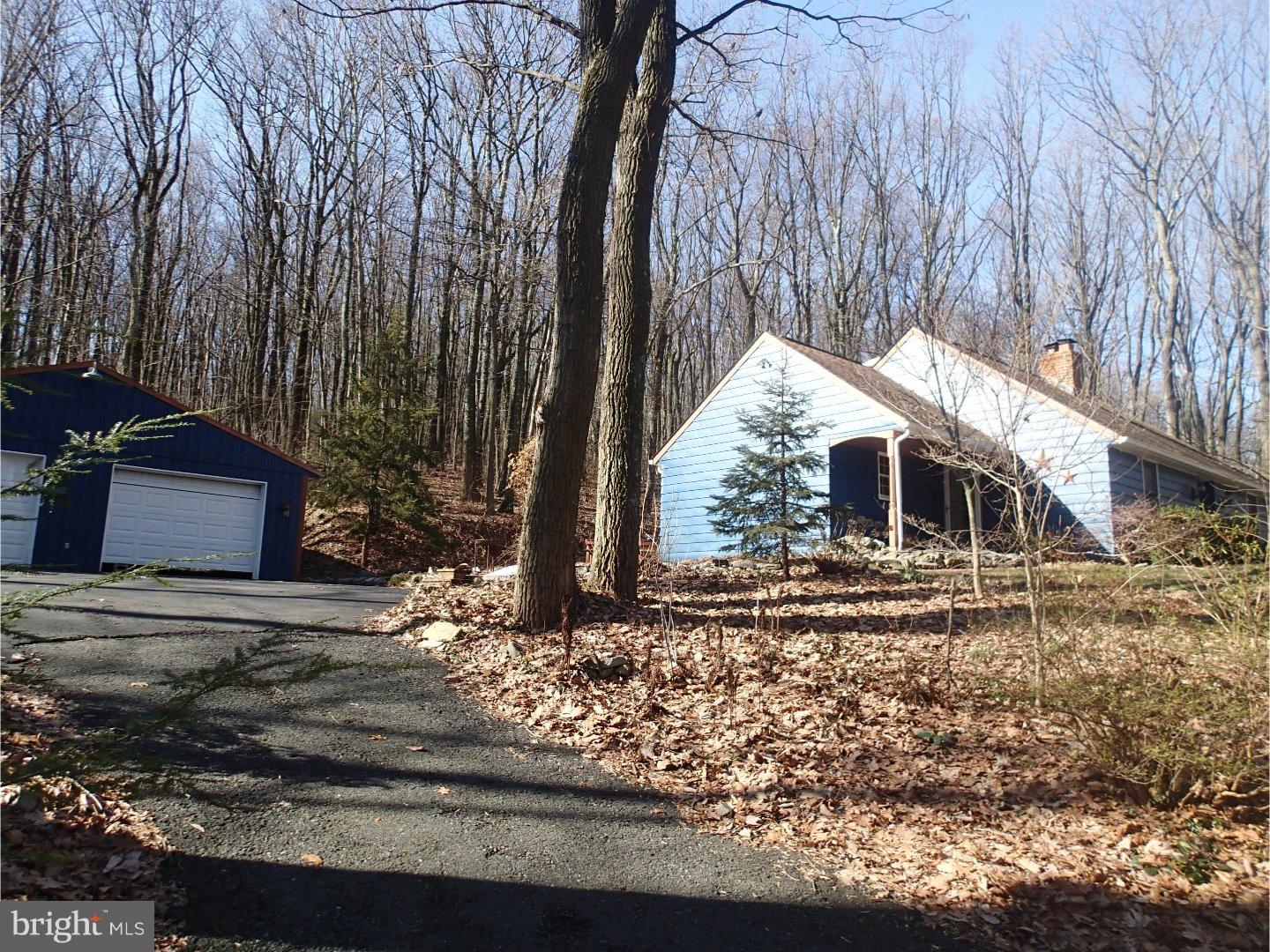 12 Edgewood Road Boyertown, PA 19512 - Photo 4 of 23 Driveway