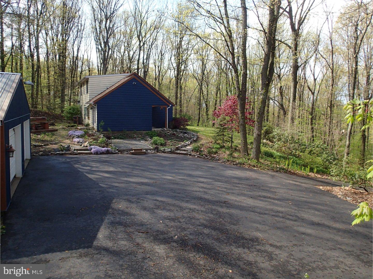 12 Edgewood Road Boyertown, PA 19512 - Photo 6 of 23 Driveway