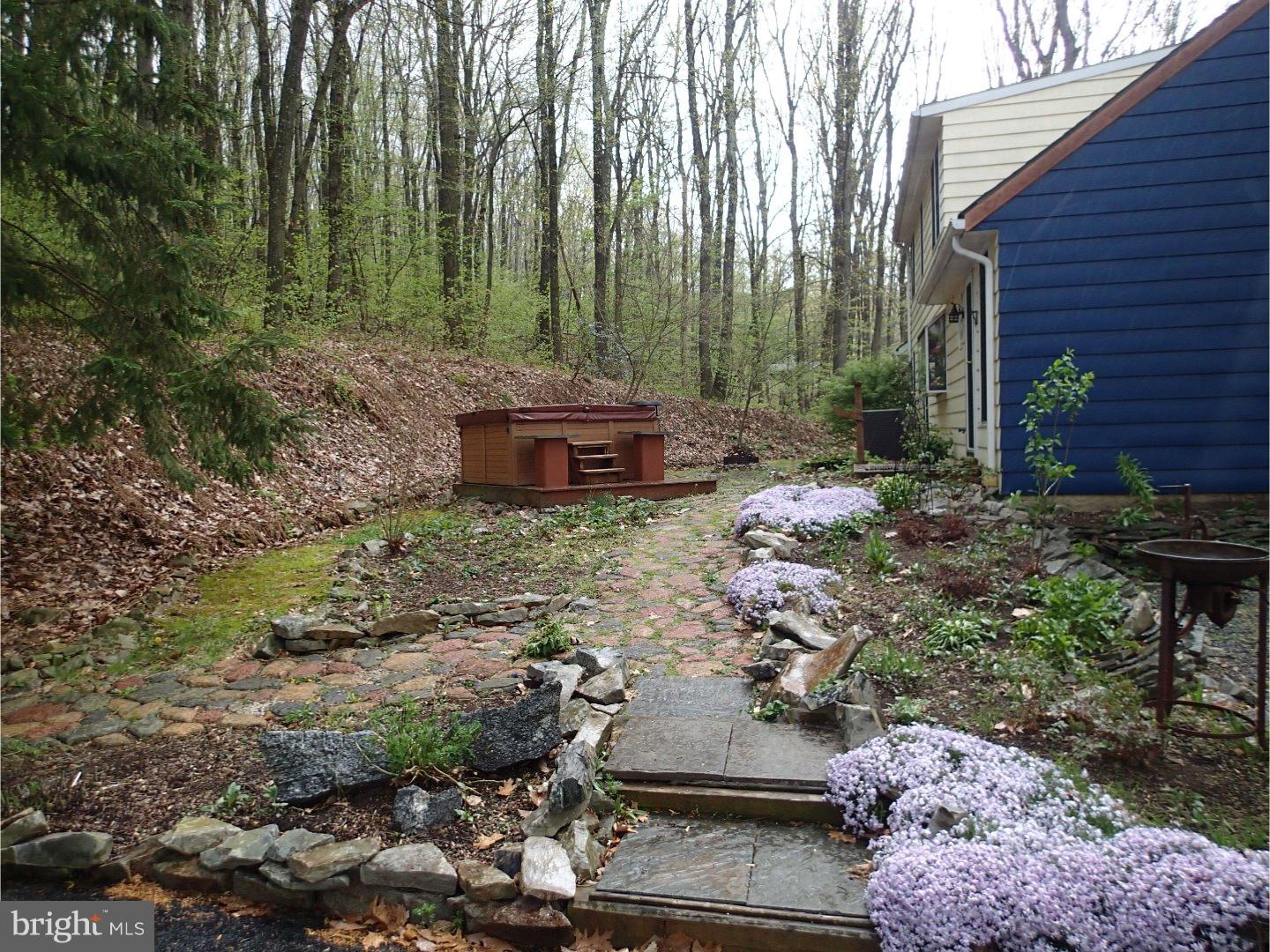 12 Edgewood Road Boyertown, PA 19512 - Photo 7 of 23 Side Yard