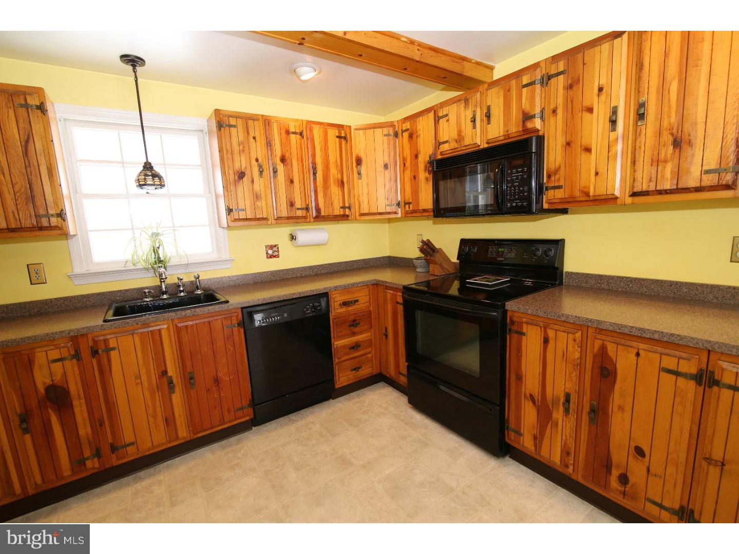 12 Edgewood Road Boyertown, PA 19512 - Photo 10 of 23 Kitchen