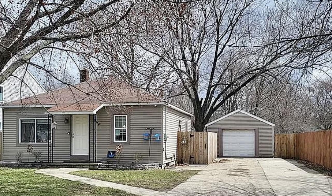 1864 Rouse Street Muskegon, MI 49442 - Photo 1 of 11 IMG_6509