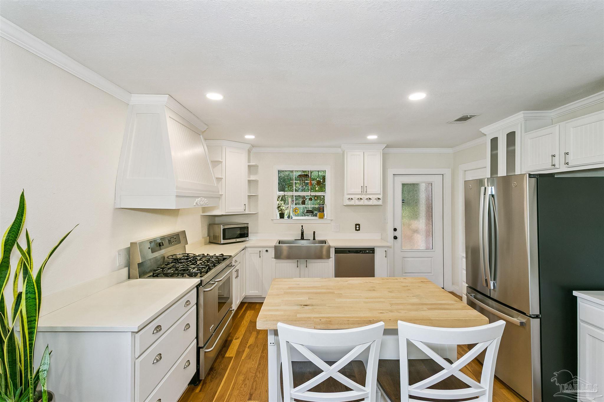 6669 Ravine Street Milton, FL 32570 - Photo 7 of 26 Gallery Image 7