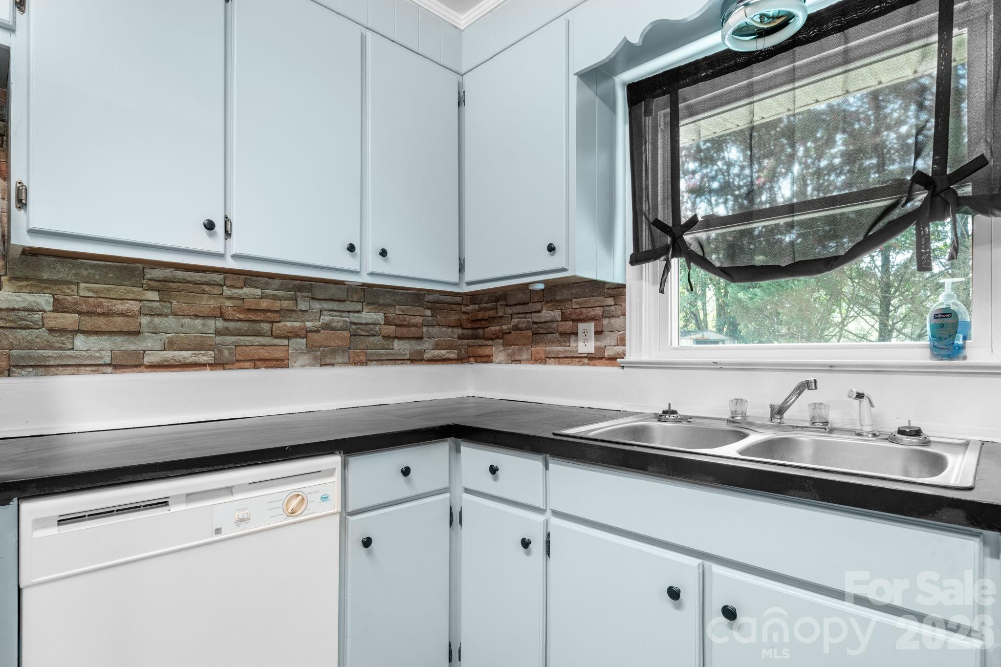 296 Pine Mountain Road Hudson, NC 28638 - Photo 8 of 30 Gallery Image 8