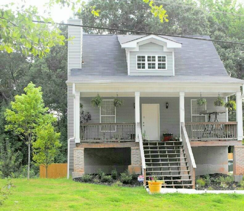 898 Ridge Avenue Northwest Atlanta, GA 30318 - Photo 1 of 1 Front View Spring/Summer season