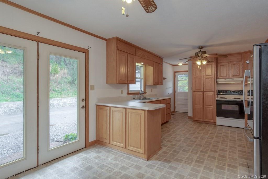 146 Allison Cove Road Sylva, NC 28779 - Photo 7 of 32 Gallery Image 7
