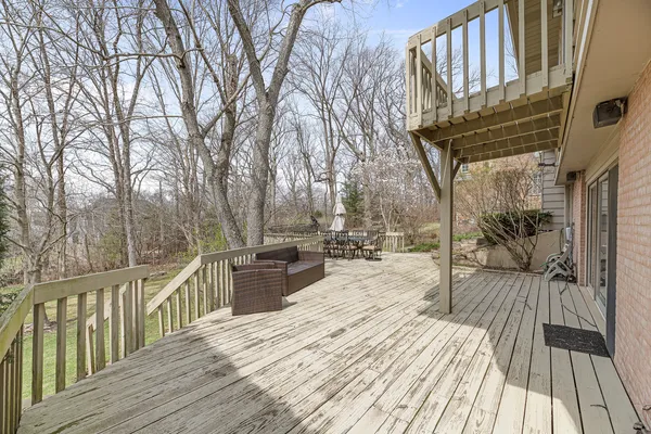 a view of a yard with a house