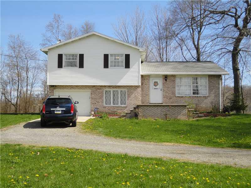 21 Elliott Road Grove City, PA 16127 - Photo 1 of 10 Exterior Front.