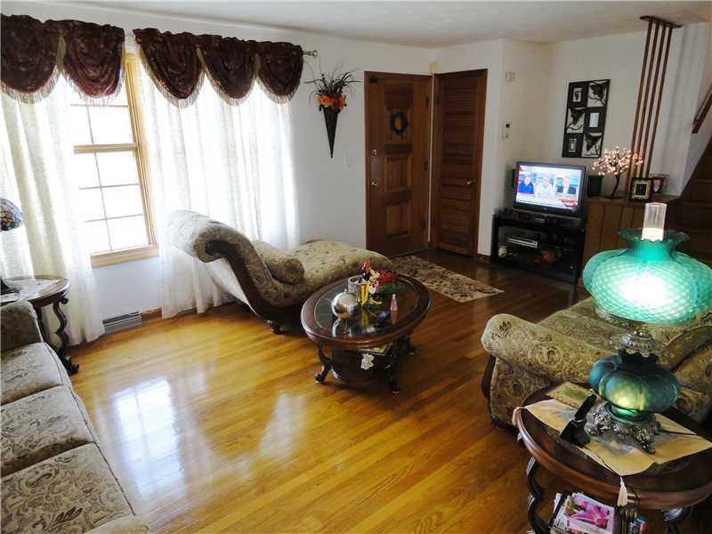 21 Elliott Road Grove City, PA 16127 - Photo 3 of 10 Living Room.