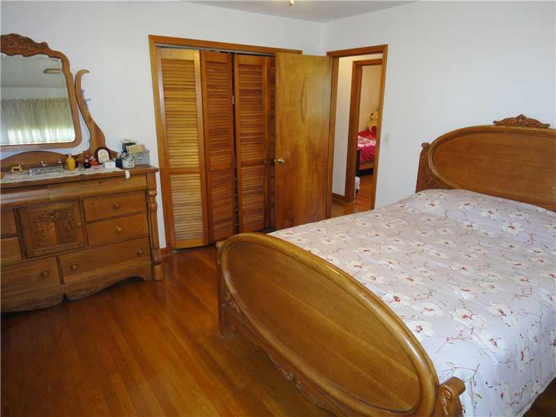 21 Elliott Road Grove City, PA 16127 - Photo 5 of 10 Bedroom.