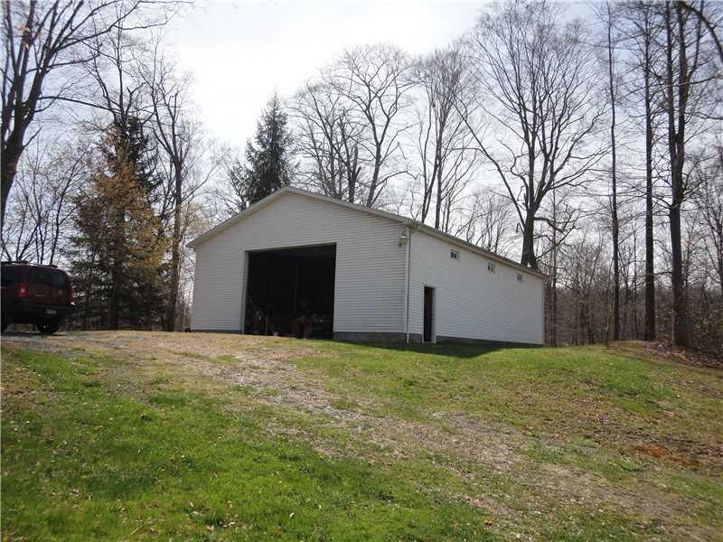 21 Elliott Road Grove City, PA 16127 - Photo 10 of 10 Stable/Barn.
