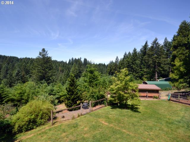 22871 South Reid Road Estacada, OR 97023 - Photo 13 of 16 a backyard of a house with outdoor seating