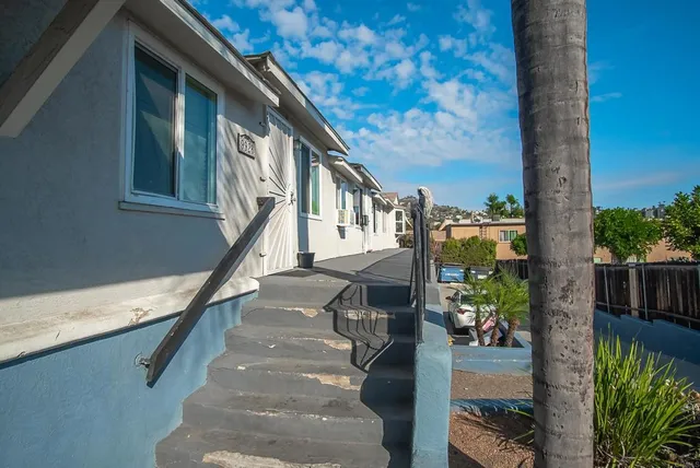 a view of entryway and hall