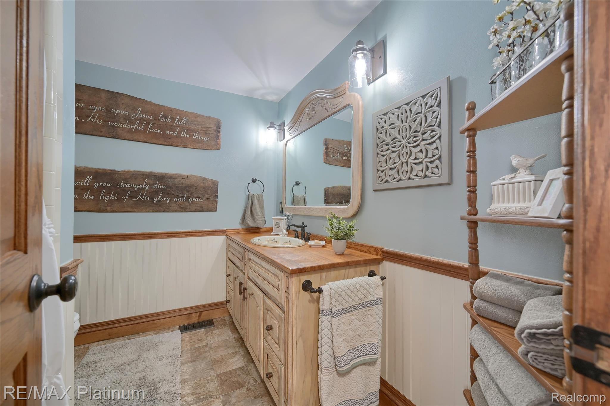 12112 East Lovejoy Road Byron, MI 48418 - Photo 27 of 52 27-Bathroom.jpg