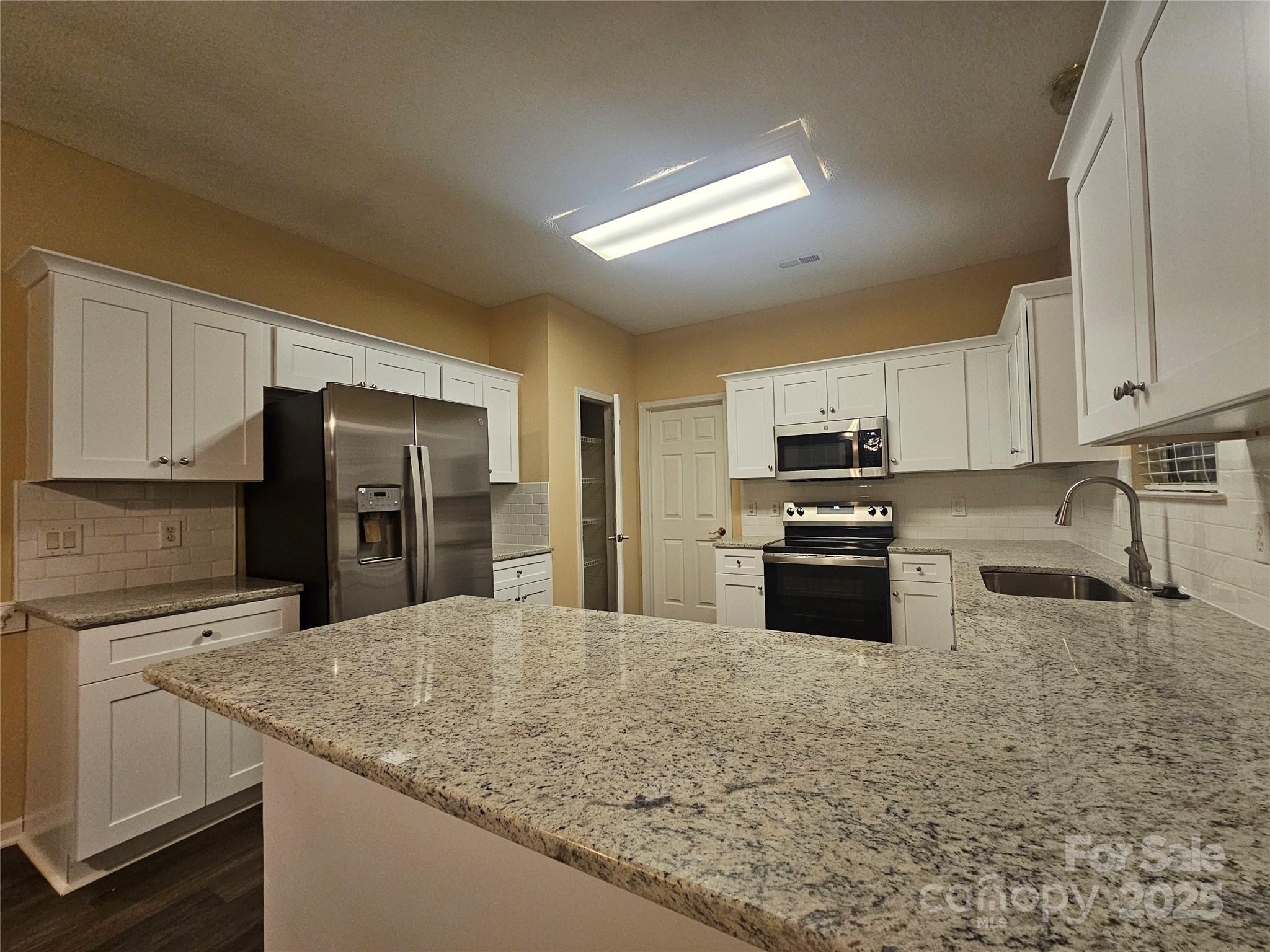 7344 Rock Island Road Charlotte, NC 28278 - Photo 7 of 25