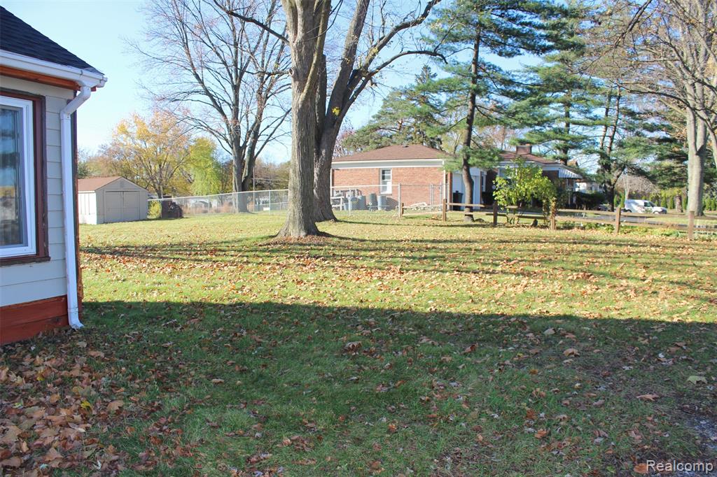43267 Utica Road Sterling Heights, MI 48314 - Photo 4 of 19