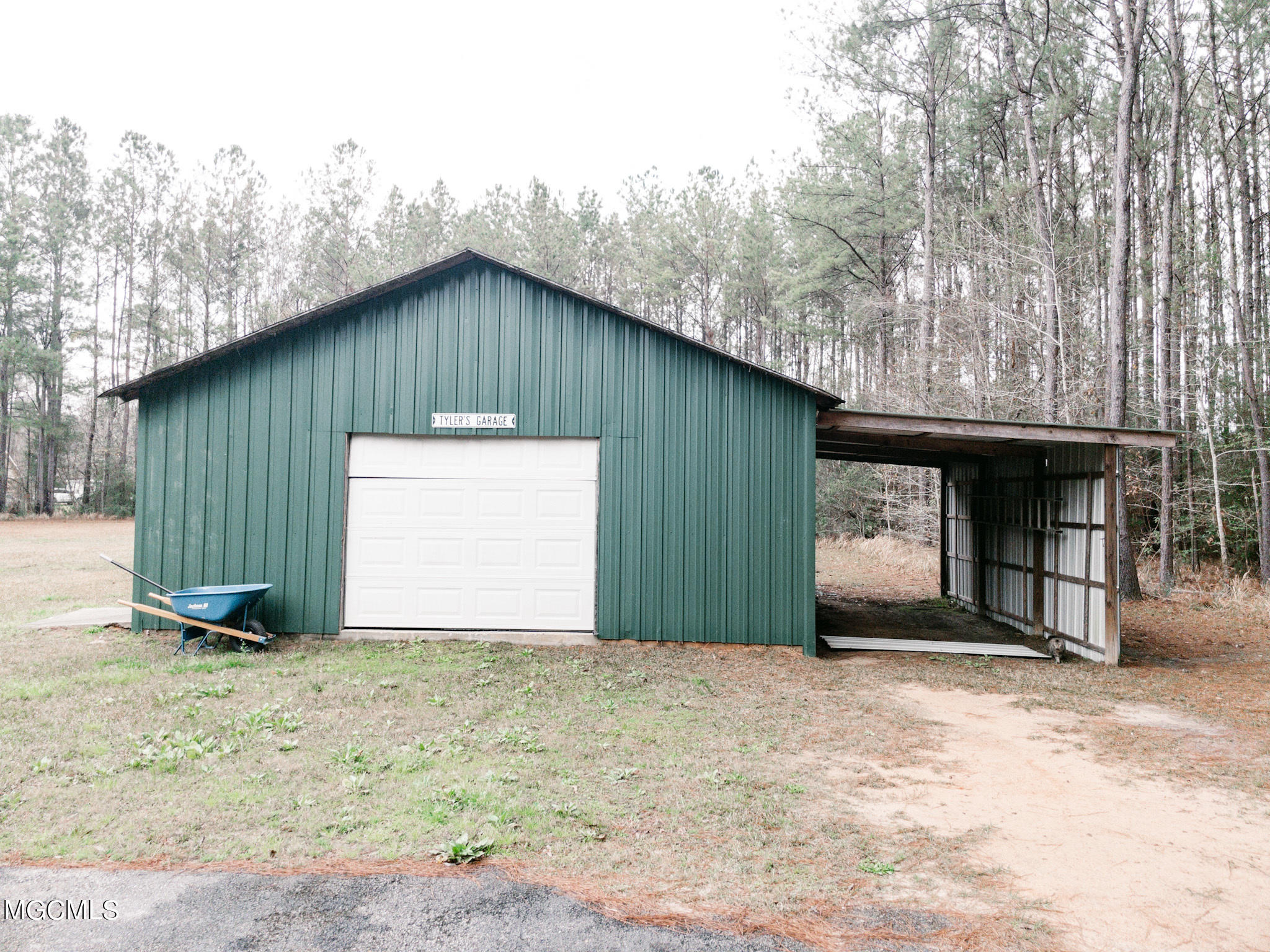 22325 Cap Johnson Road Moss Point, MS 39562 - Photo 4 of 34 369F68E4-096A-4943-ABCD-EC4E1A191C17